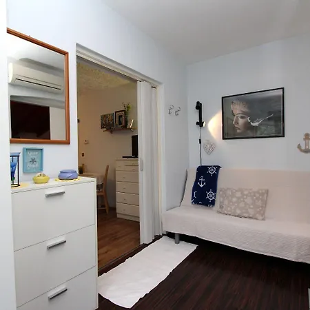 Apartment Idyllisches Nur 200 Meter Zum Mit Taxibootverbindung Nach Rovinj