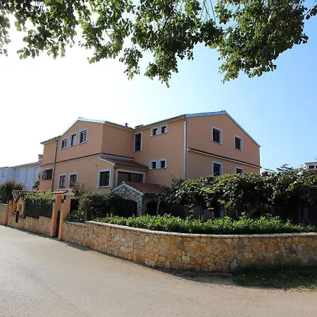 Apartment Idyllisches Nur 200 Meter Zum Mit Taxibootverbindung Nach Rovinj