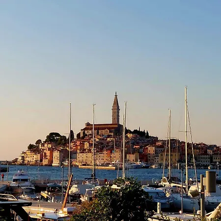 Idyllisches Nur 200 Meter Zum Mit Taxibootverbindung Nach Apartment Rovinj